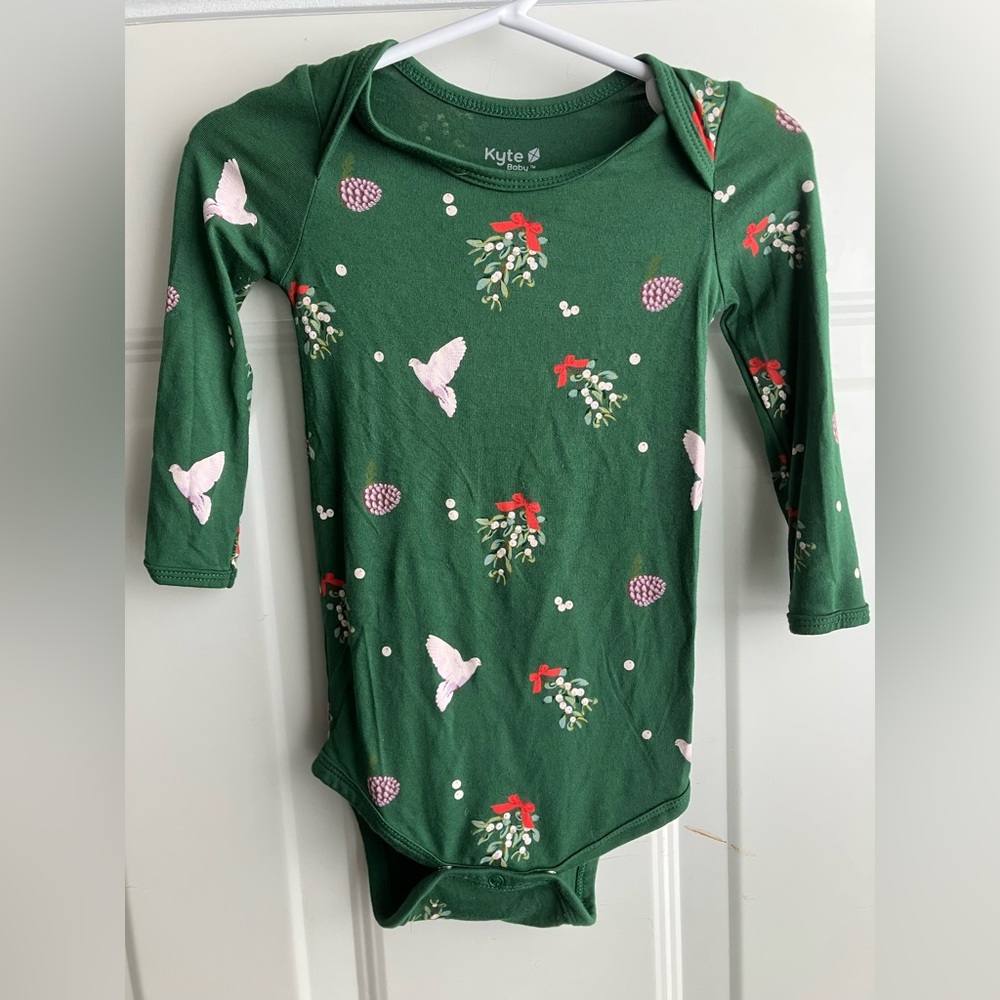 Kyte baby Christmas holiday long sleeve bodysuit 18-24 months